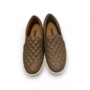 Cushionaire Women's Quilted Brown Sneakers